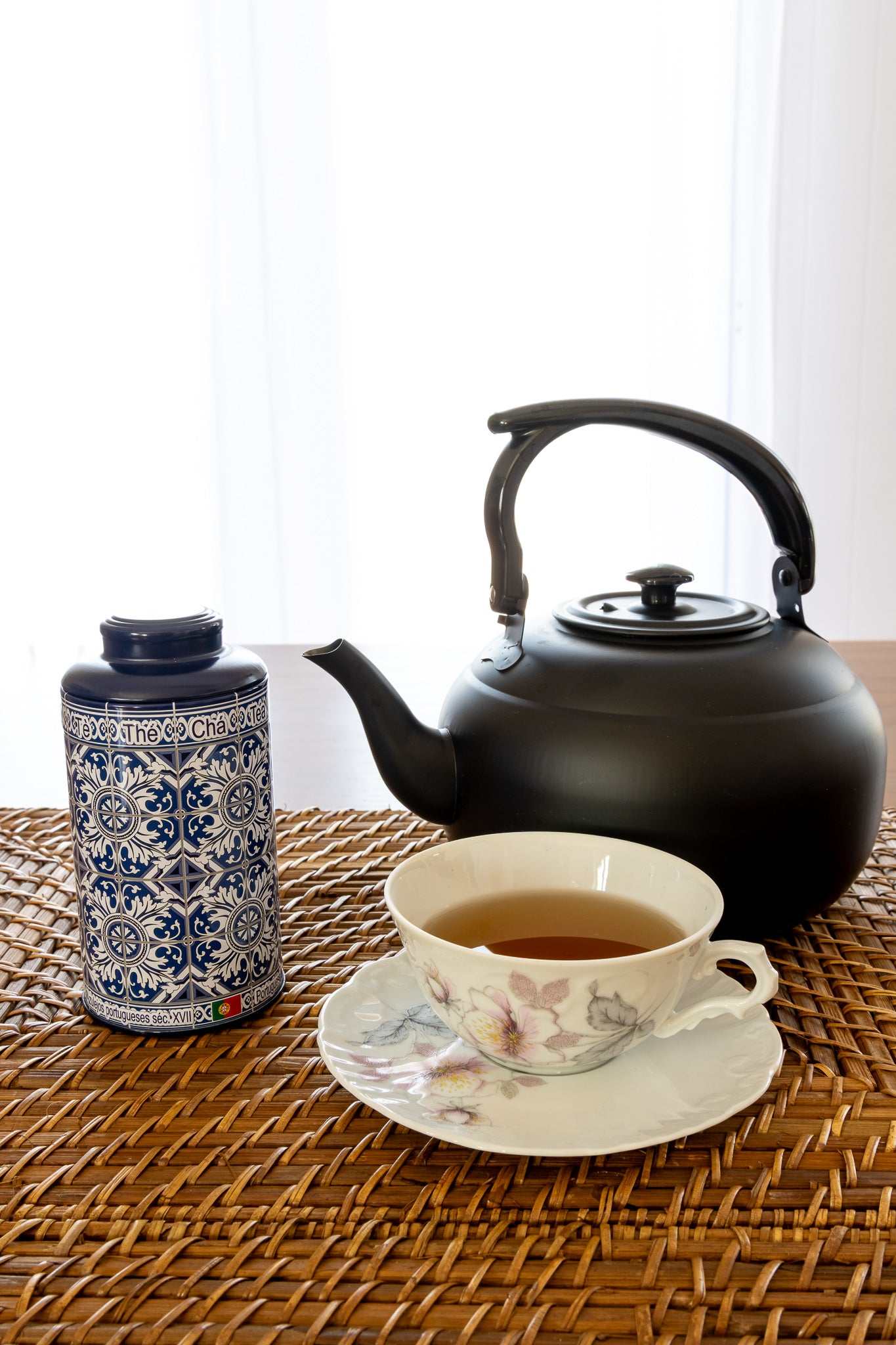 Circular Tin Blue Reliefs - Atlantic Herbal Tea - Mint Explosion