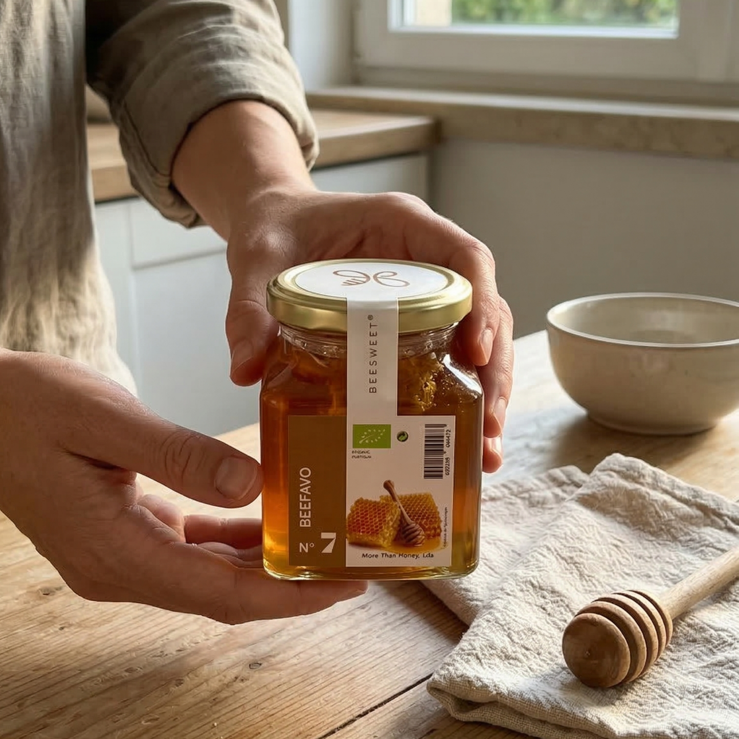 Miel orgánica con panal 375 g | Sabor puro y nutrientes vivos